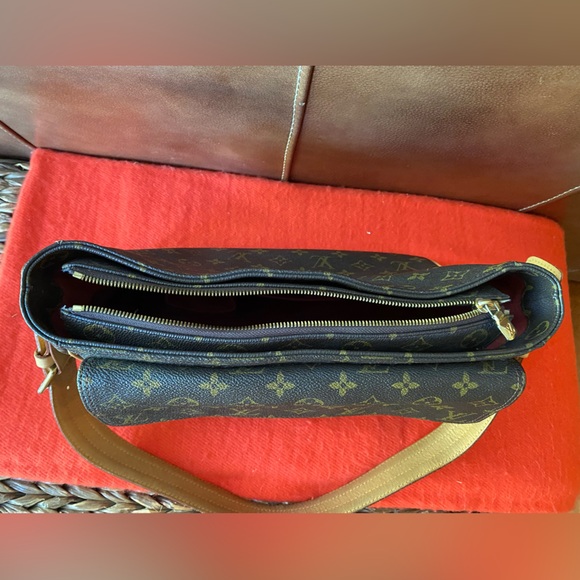 Authentic Louis Vuitton Viva Cite GM in monogram - Picture 7 of 11